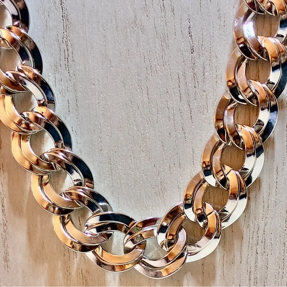 Vintage Signed “MONET” Heavy Chain-linked Necklace in a Silver Tone Setting - Picture 8 of 12